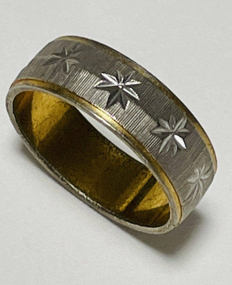 Pretty 18 KT Vintage Finger Ring