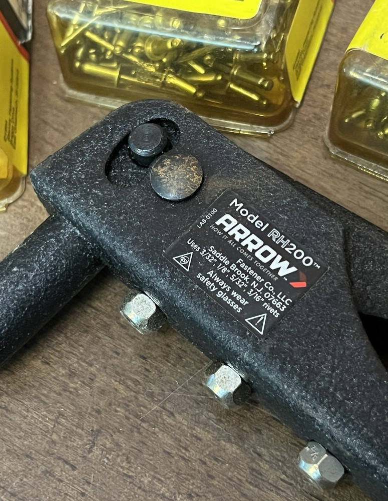 ARROW Model RH200 Fastener Rivet Tool with 400+ Assorted Size Rivets