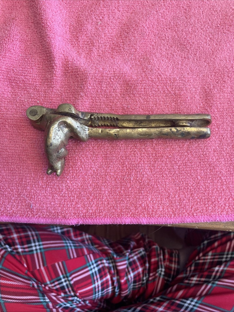 Vintage SQUIRREL Golden SOLID BRASS Cast Iron Nut Cracker