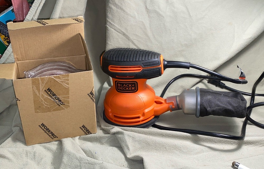 BLACK+DECKER Random Orbit Sander, 5-Inch - BDERO100 Used 1 Time With 80 Disk Box