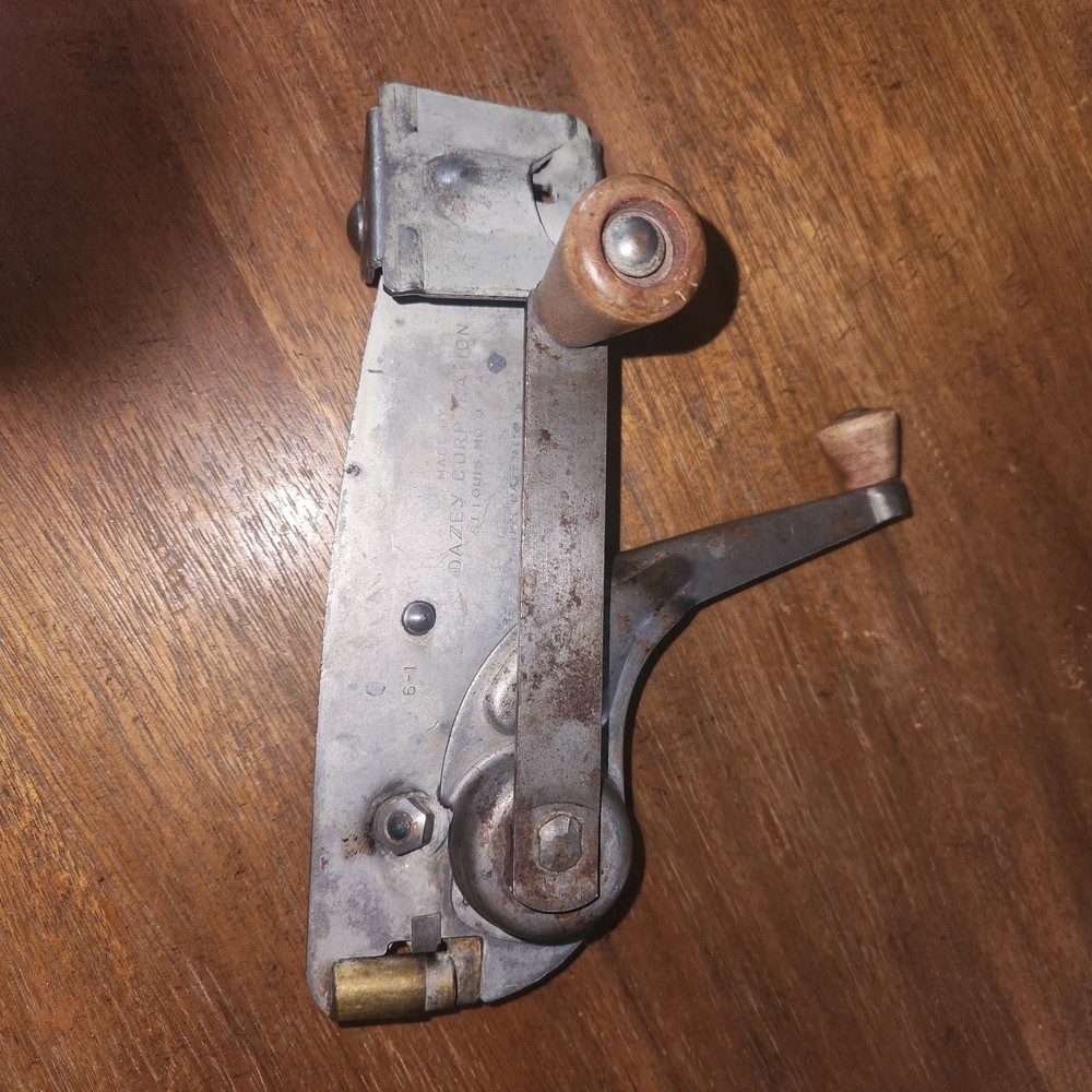 Dazey Deluxe Model 80 Can Opener