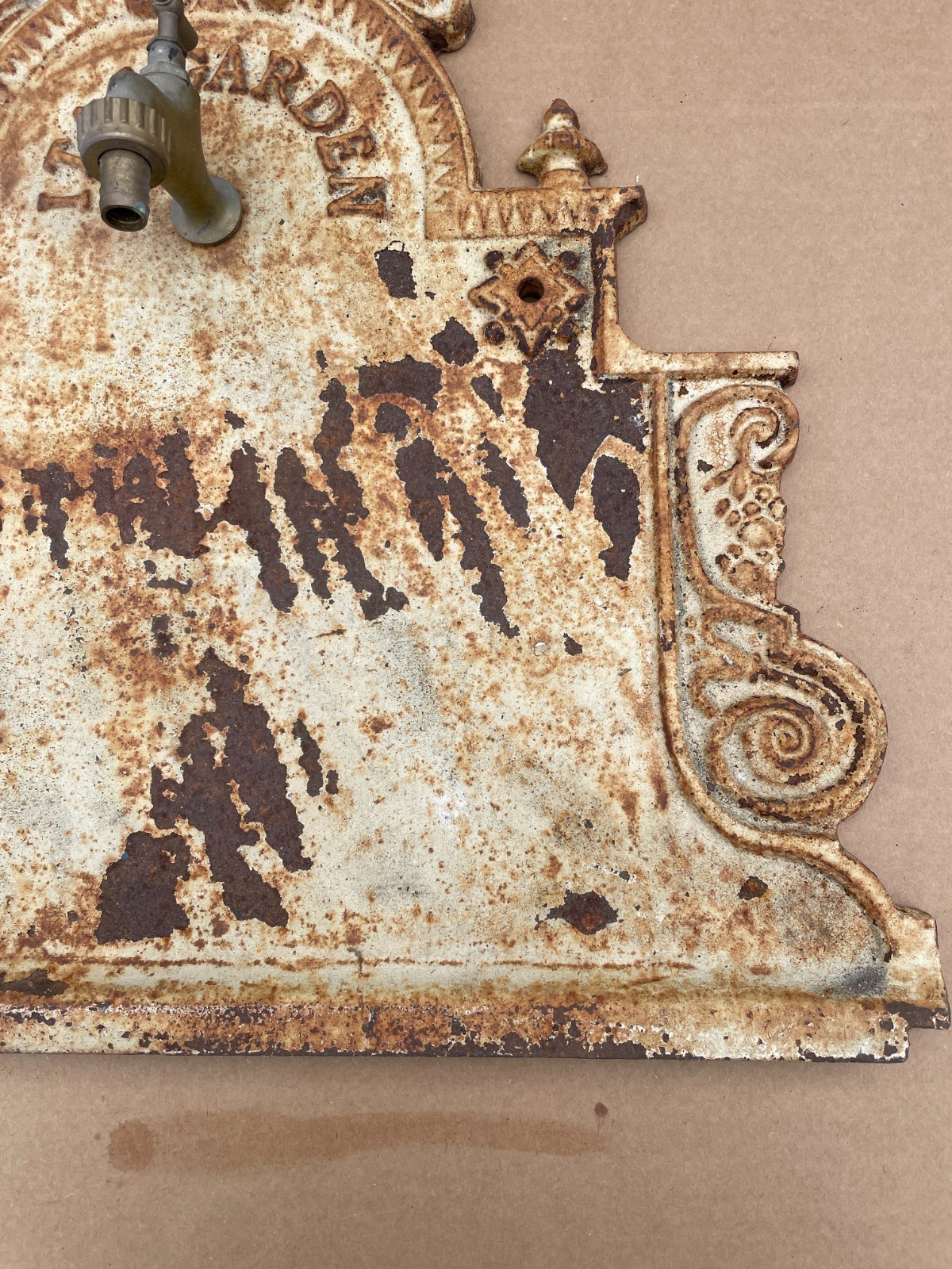 Italgarden Vintage Cast Iron Wall-Mounted Fountain Rust Patina