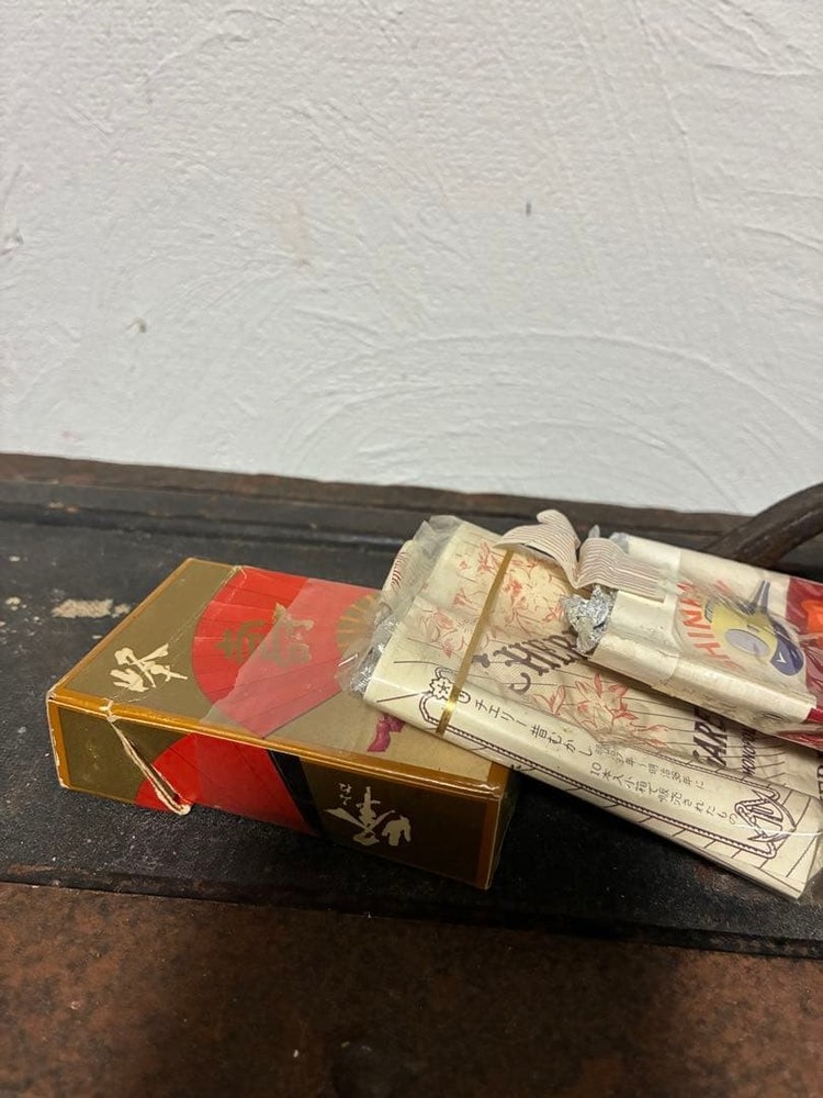 Retro box cigarette package and kissel