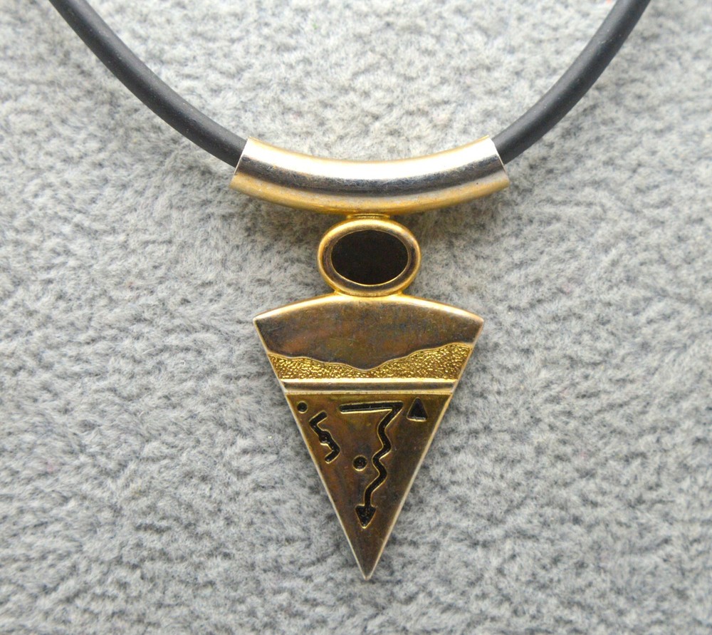 VINTAGE DESIGNER TRIANGLE PENDANT NECKLACE