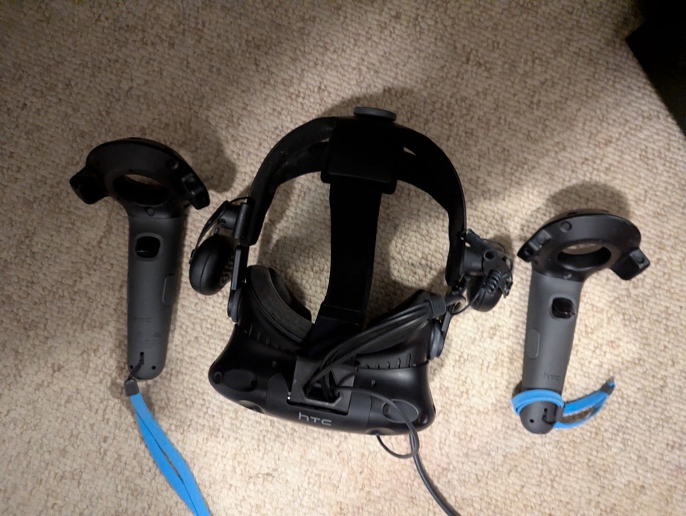 HTC VIVE 1ST GEN UNTESTED/INCOMPLETE