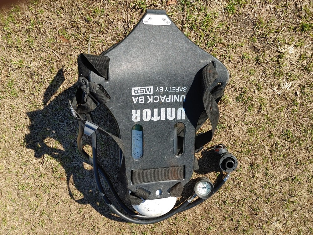 scuba diving oxygen tanks
