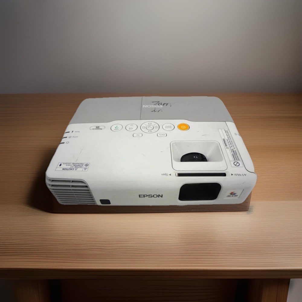 Epson PowerLite 95 - H383A - 3LCD Projector - Lamp Runtime ? Gently Used