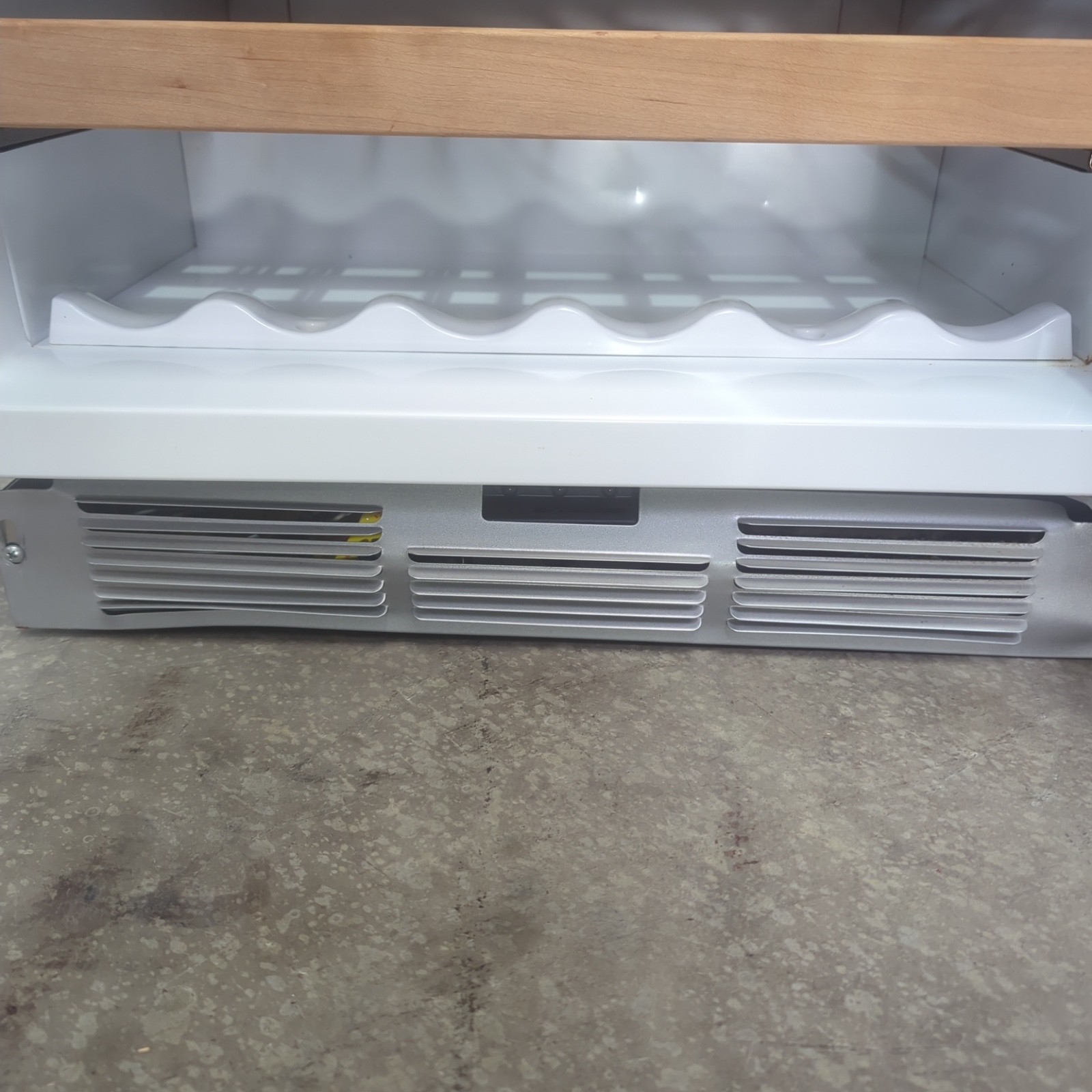 2014 Sub-Zero 424FS 24" Stainless Steel Standalone/Undercounter Wine Cooler