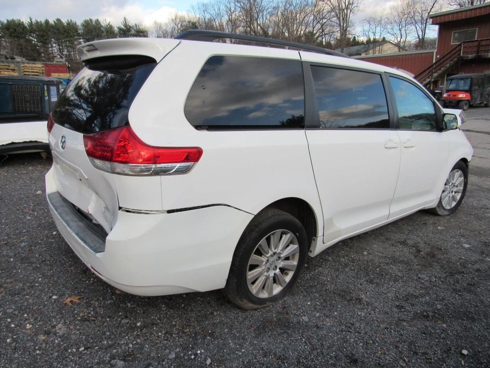 SIENNA 2014 Glove Box 1011931