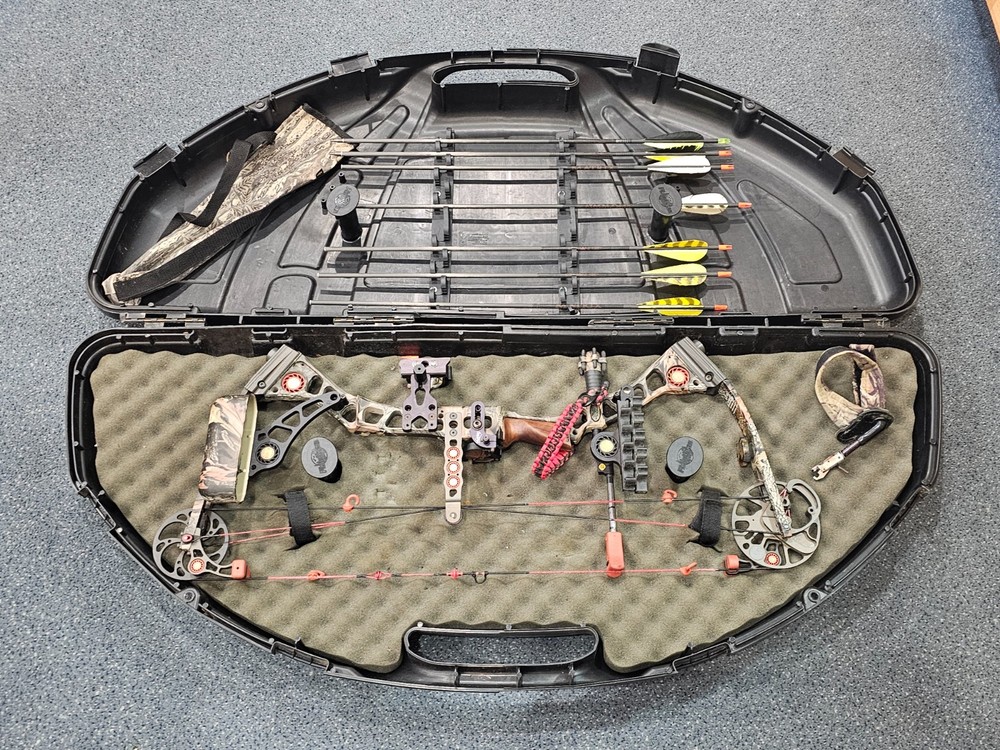 Mathews Switchback XT Compound Bow 70# Draw Weight Right Hand w/ Case