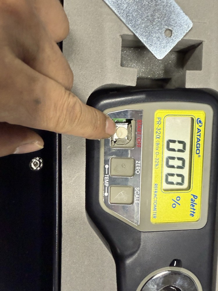 ATAGO PR-32α Digital Refractometer Brix 0.0–32.0% - Powers On, Untested Accuracy