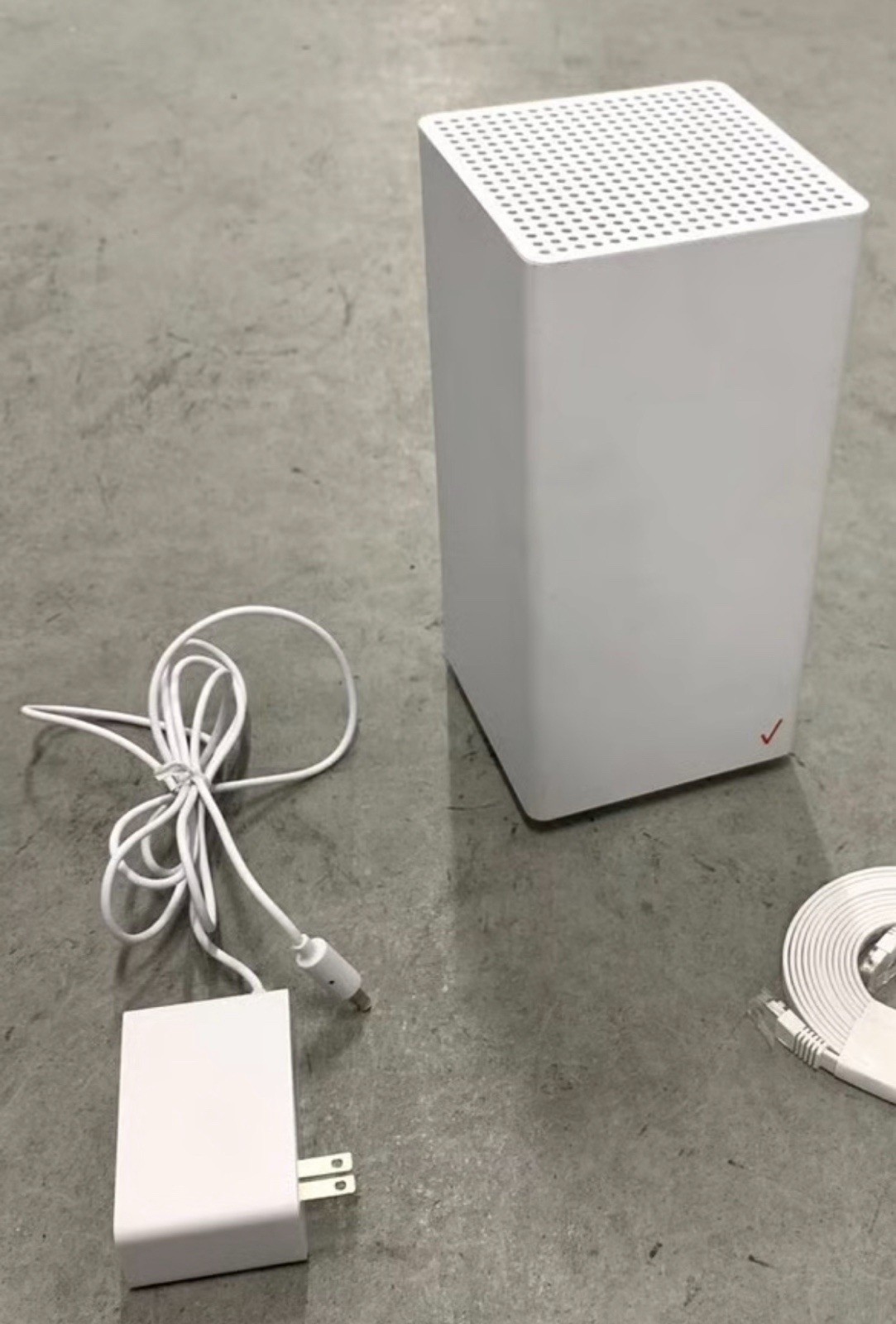 Verizon Router (CR1000A) - Used (Excellent Condition) + Power Cable