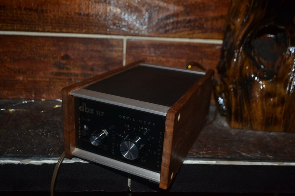 DBX 117 Decilinear Compressor Dynamic Range ProcessorTested VIDEO