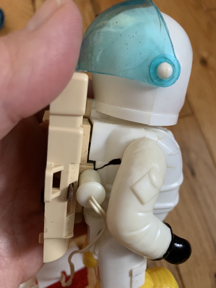 Vintage 1968 Eldon Walking Billy Blastoff Space Scout Set