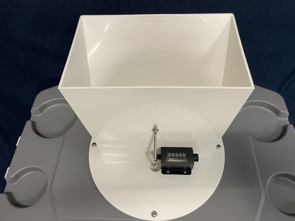 CatchCounter MEGAKOOL 52qt Igloo Counting Cooler-White/Grey