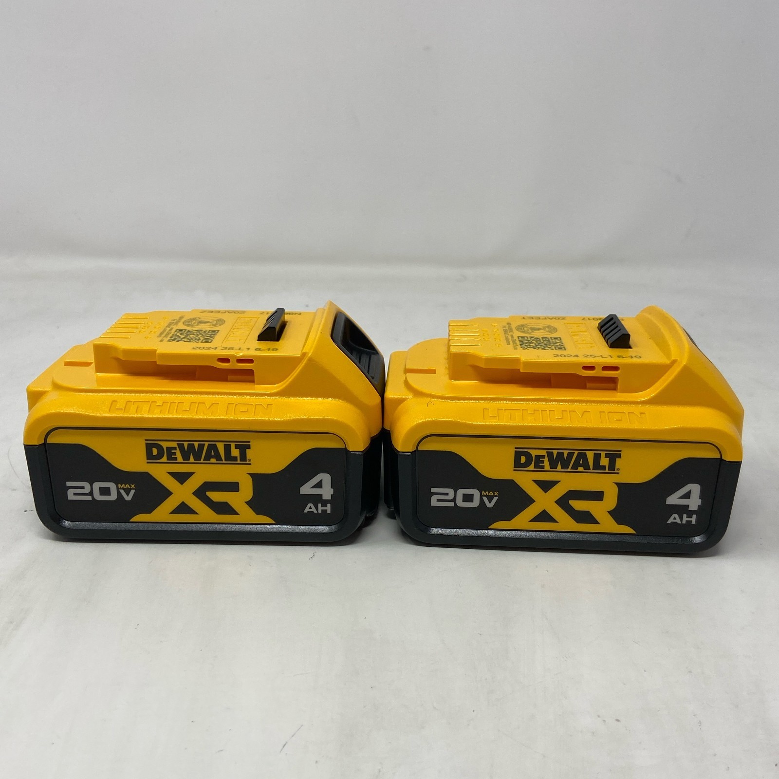 DEWALT XR 20V MAX 4.0Ah Lithium-Ion Batteries DCB204 2-Pack - Yellow/Black