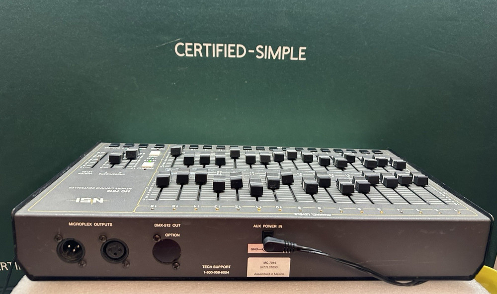 NSI MC‑7016 Memory Lighting Controller – 16/32 Channels – MPX/DMX.