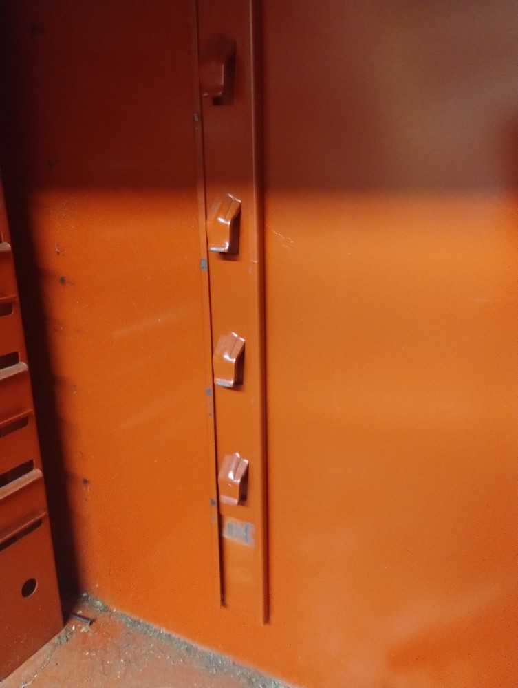 6 or 8 Drawer TOOL BOX DRAWER LOCKING TRACK SET. #U22