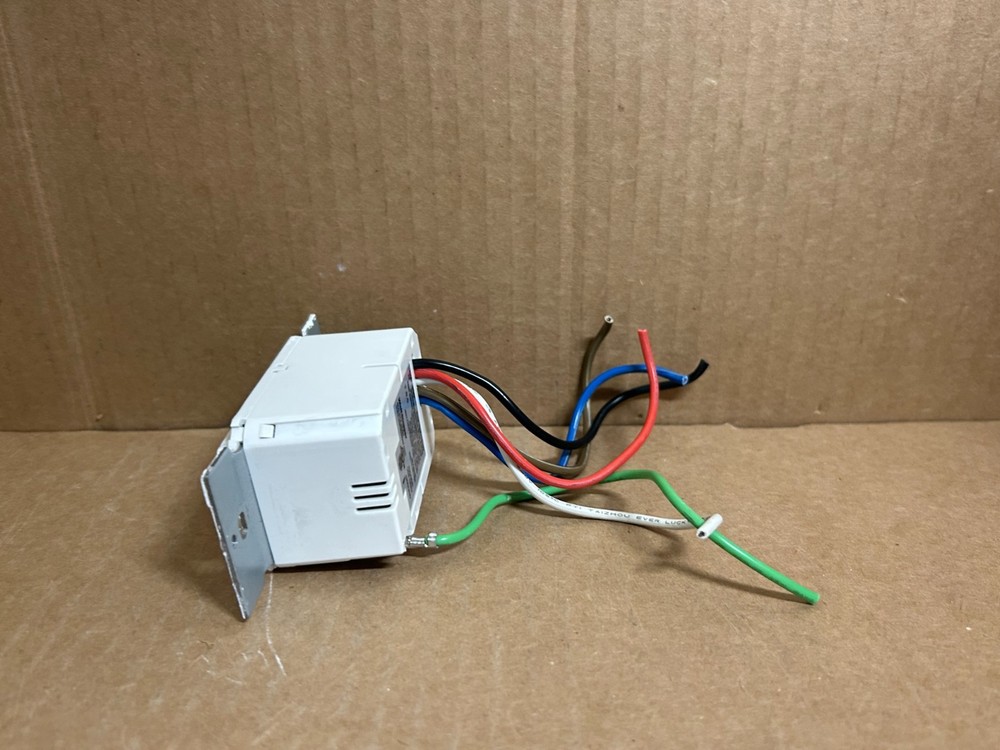 WattStopper DW-200 800w Dual Technology Wall Occupancy Sensor White