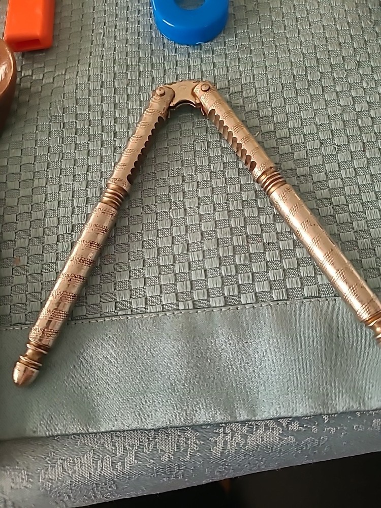 VINTAGE KITCHEN TOOLS (BIN TT)