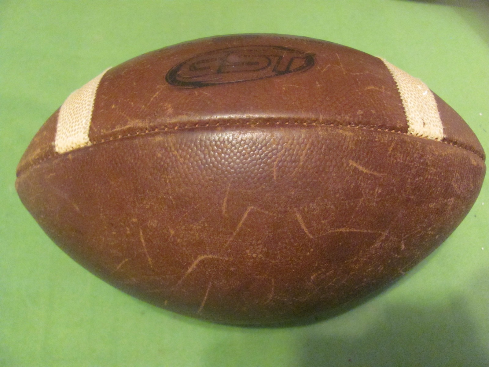 Wilson GST WTF1003 NCAA/NFHS Collegiate Leather Football USA.