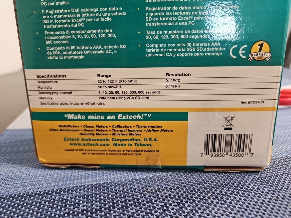 EXTECH INSTRUMENTS. SD500 - Humidity / Temperature Datalogger-NEW