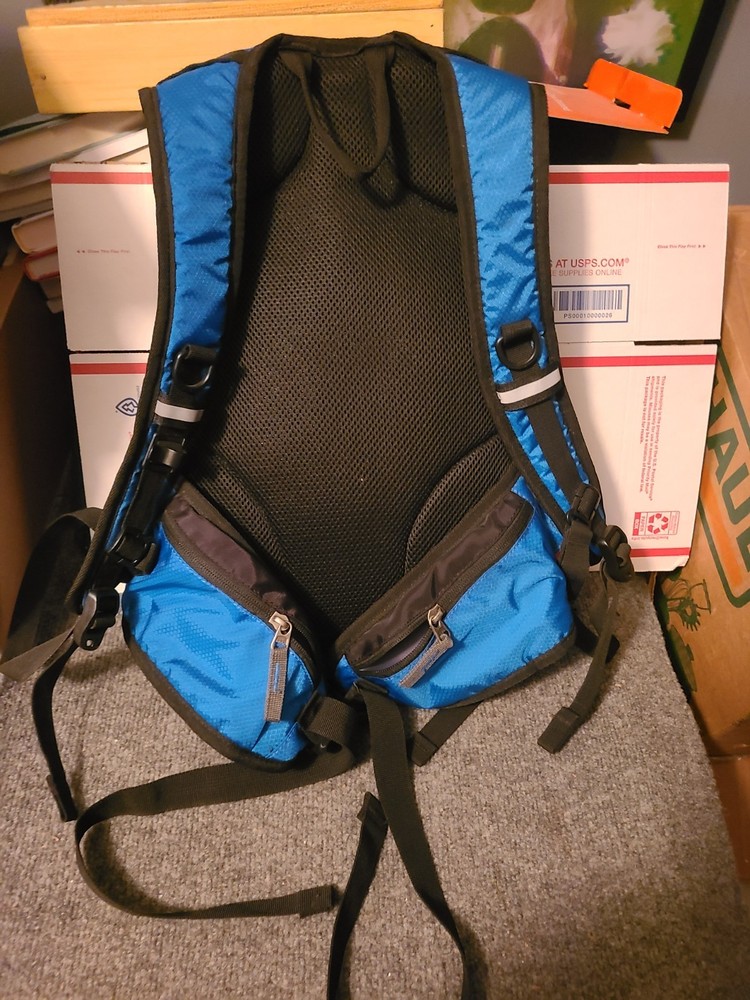 Mubasel Gear Insulated Hydration Backpack W/2L Bladder