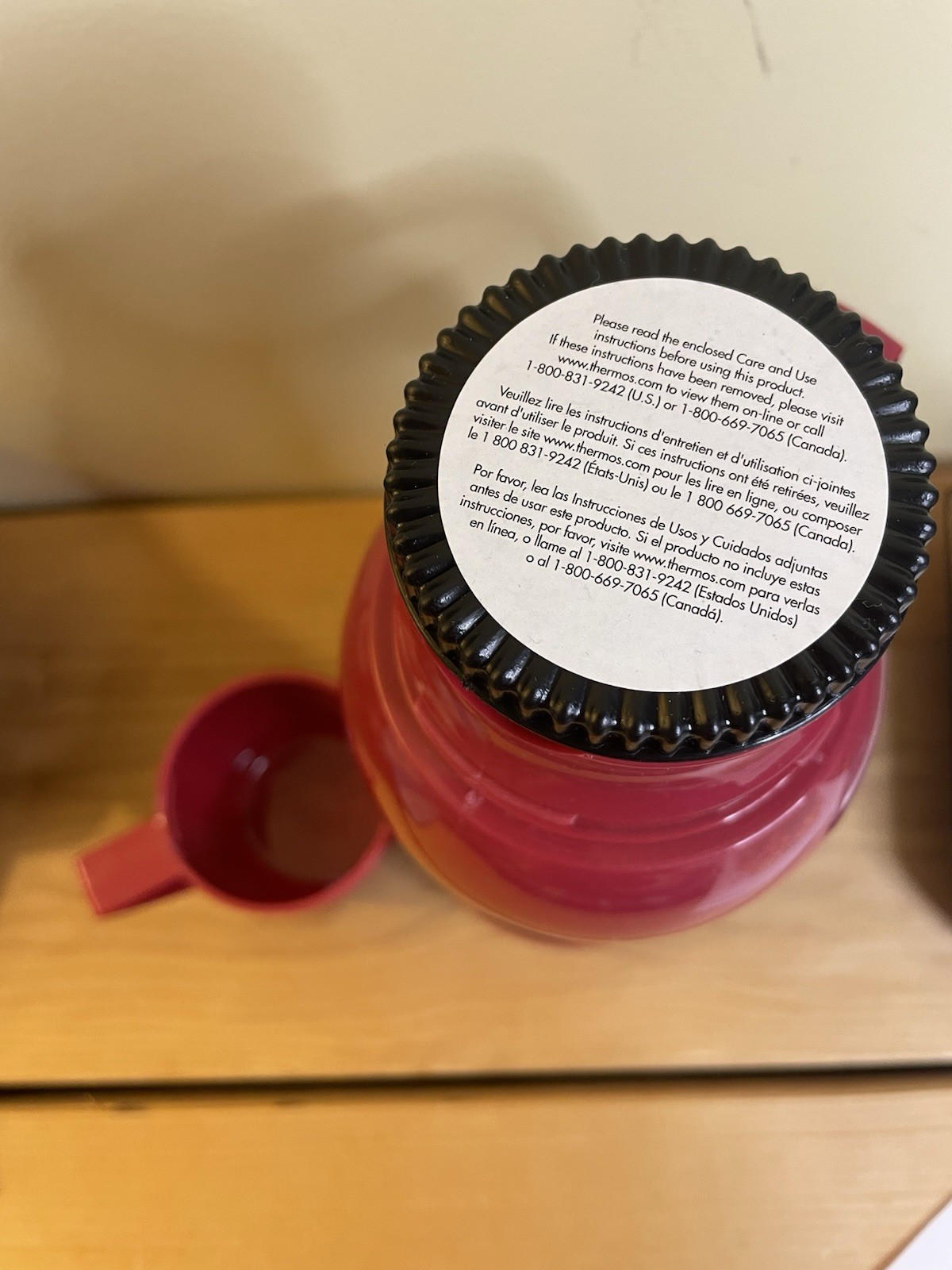 Thermos 33110atri6 Carafe Beverage Bottle 34 Oz / 1.0 Liter Red NEW