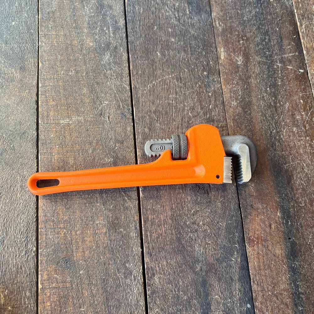 Heavy Duty 10-Inch Pipe Wrench