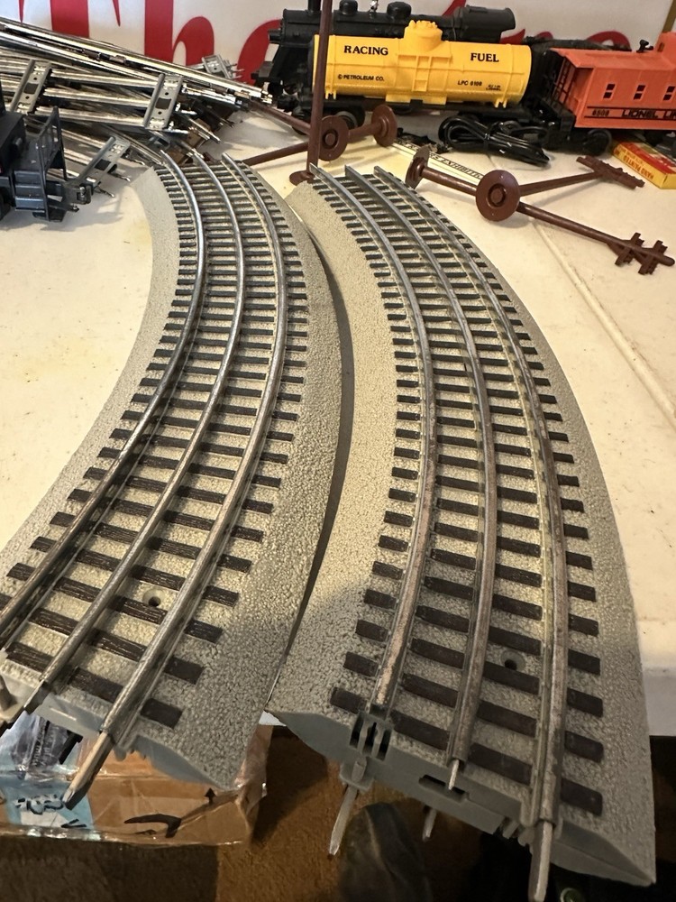 Lionel Fastrack 40x60 Loop Plus CW-80 Transformer