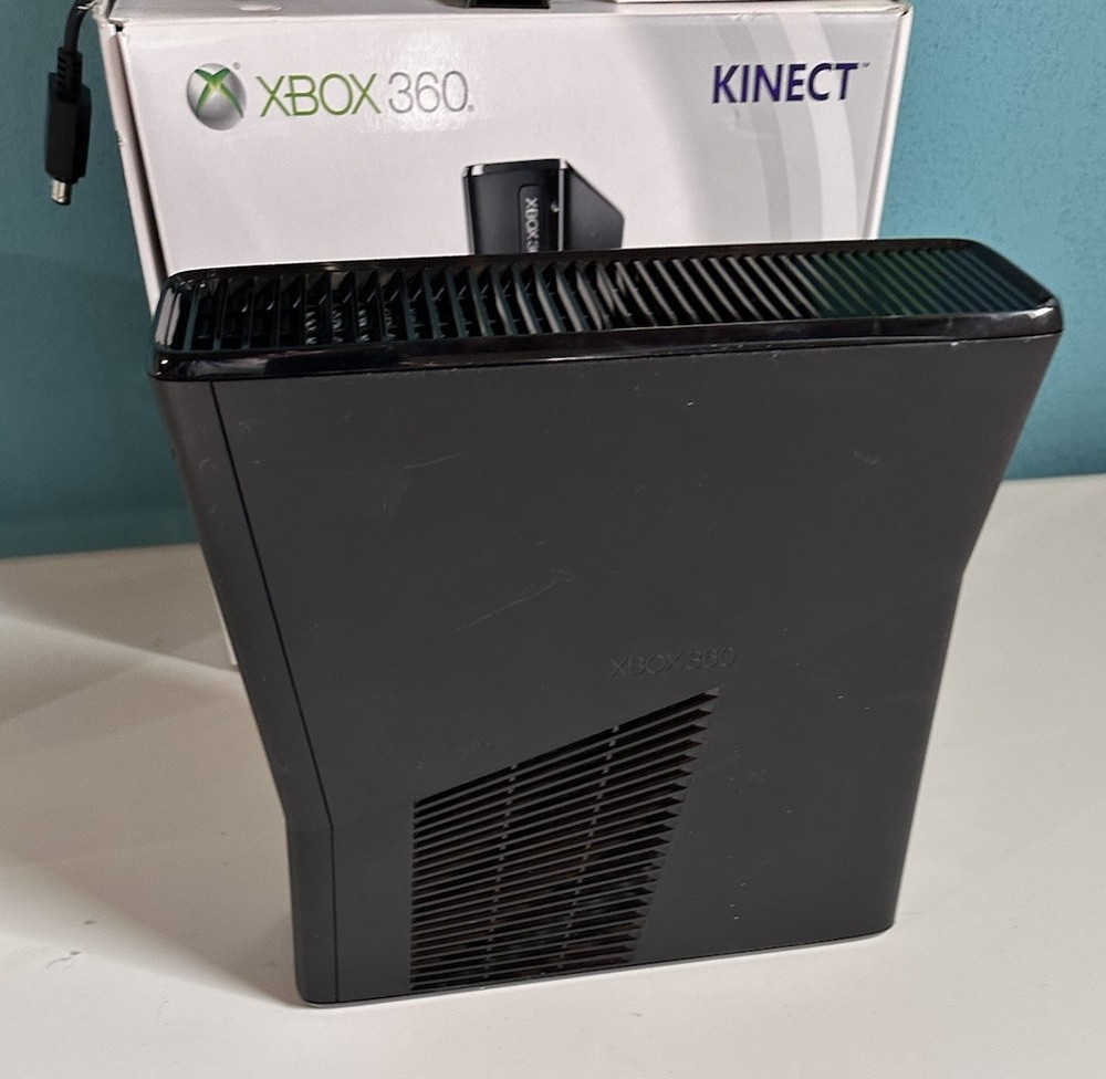 XBOX 360 4GB Video Game Console & Kinect Sensor