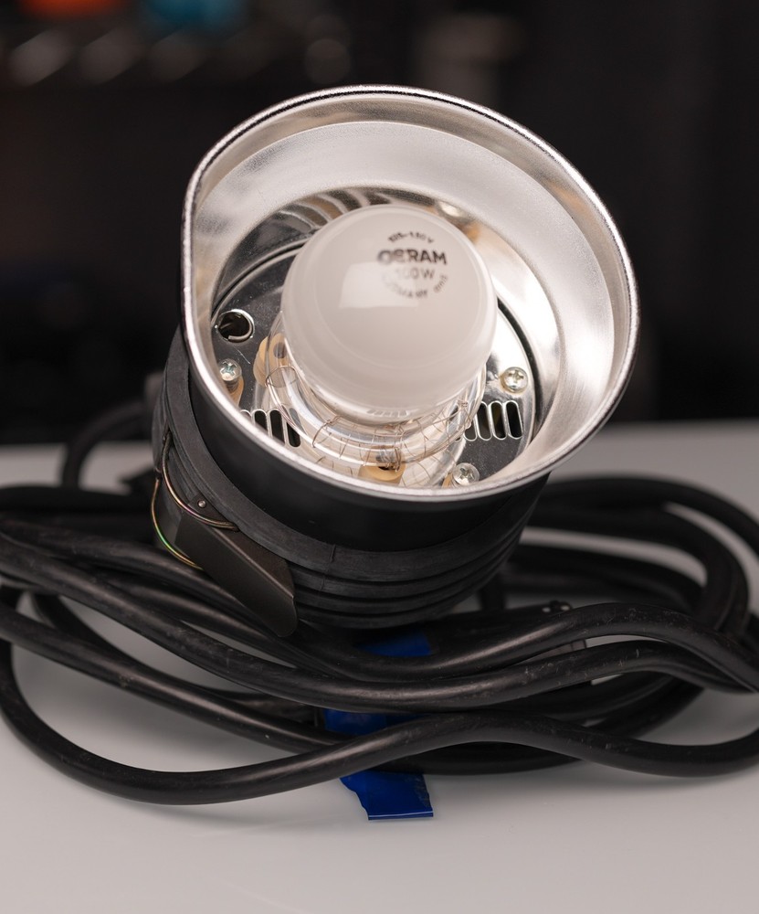 Profoto flash head (600 w/s capable)