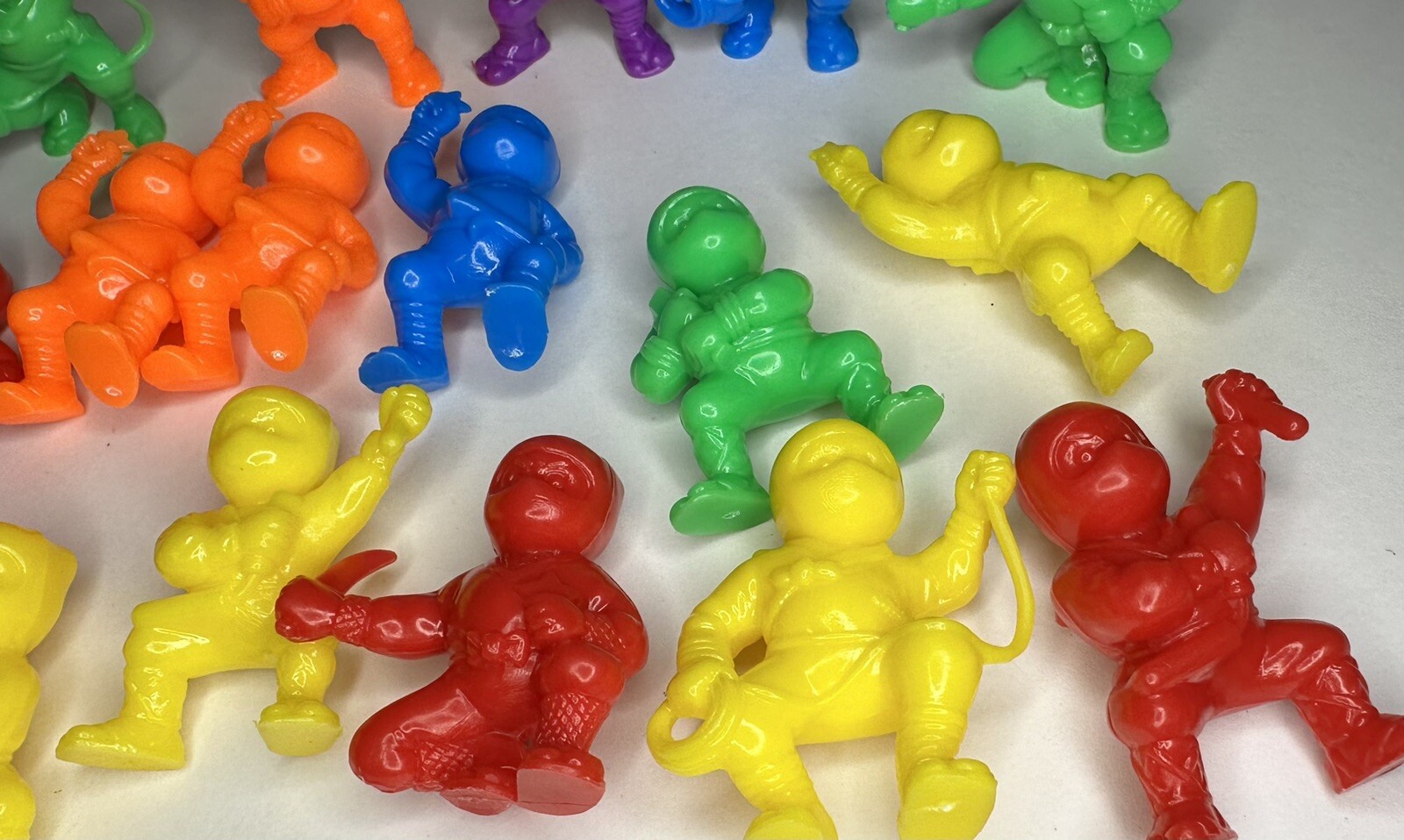 19 Mini Ninjas Gumball Vending Machine Used with Free Shipping