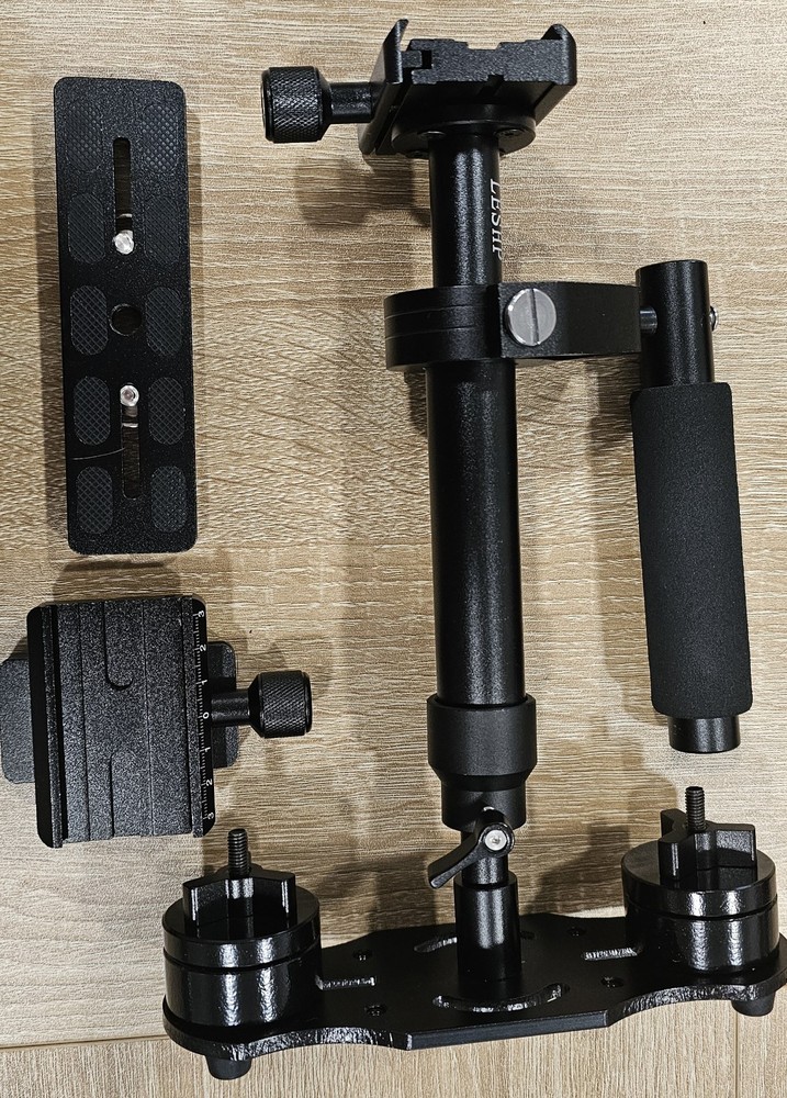 3 Axis Video/DSLR Camera Stabilizer - Adjustable - Counterweight w/ Case