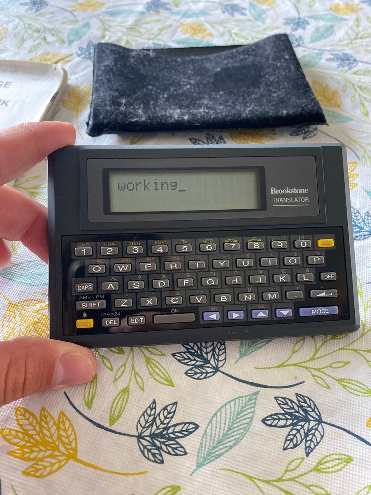 Brookstone Electronic Pocket Translator 6 Languages Hand Held Great Condition