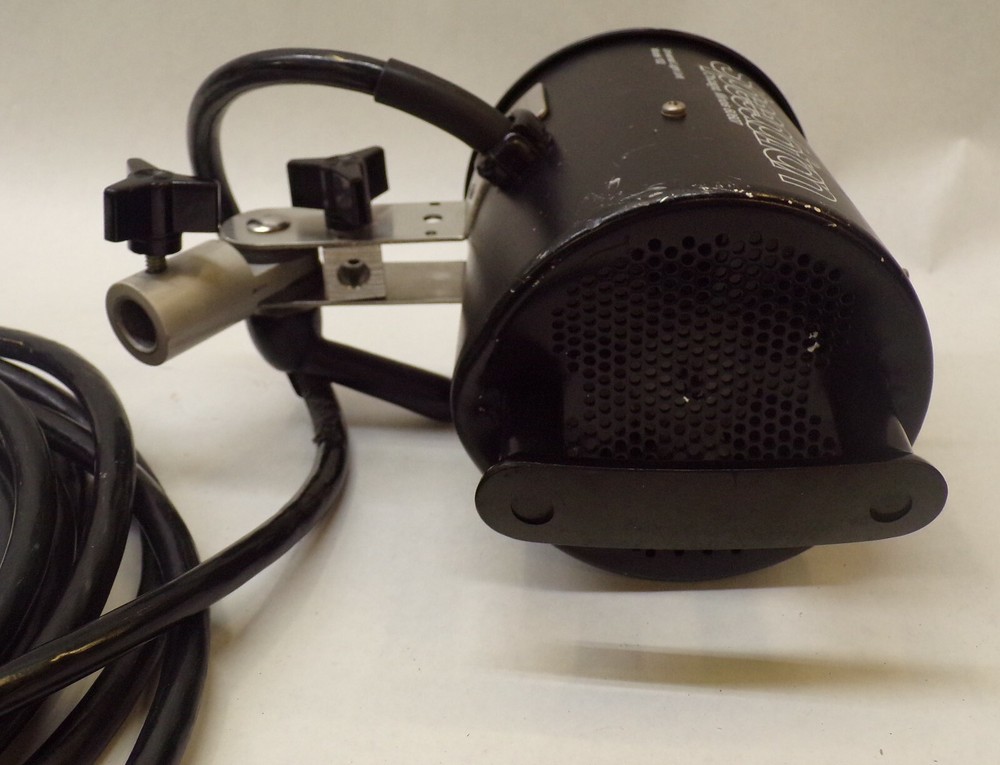 SPEEDOTRON, STUDIO CLASSIC 102, UNIVERSAL LIGHT UNIT, WITH 7" REFLECTOR & COVER