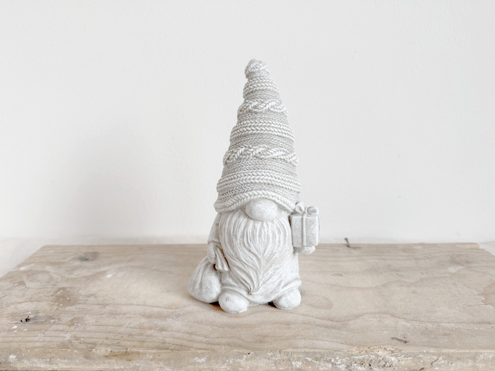 Latex Mold – Faceless Gnome with Knitted Hat, Sack & Gift – Version A