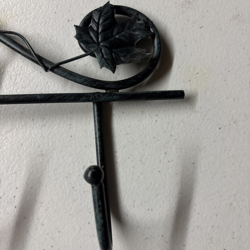 Rustic Wrought Iron Style Wall Mounted Coat Rack – 5 Hooks – Maple Leaf Design