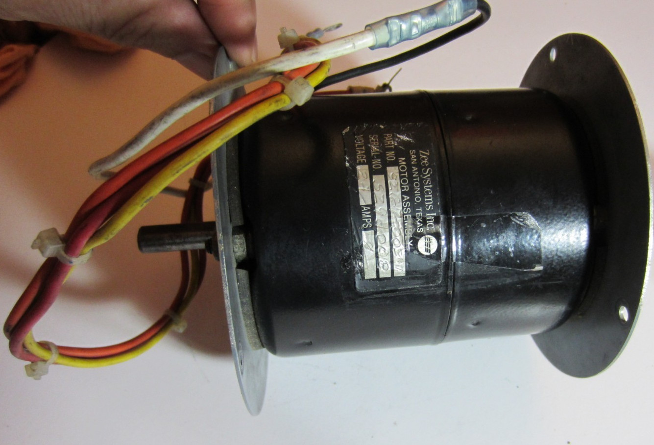ZEE SYSTEMS MOTOR ASSEMBLY P/N 9Z67-003-1 USED AS REMOVED SPINS FREELY 24 VOLTS
