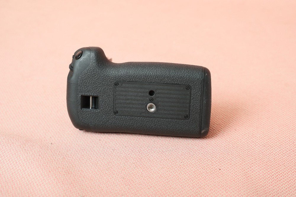 Canon BG-E21 Battery Grip for EOS 6D Mark II