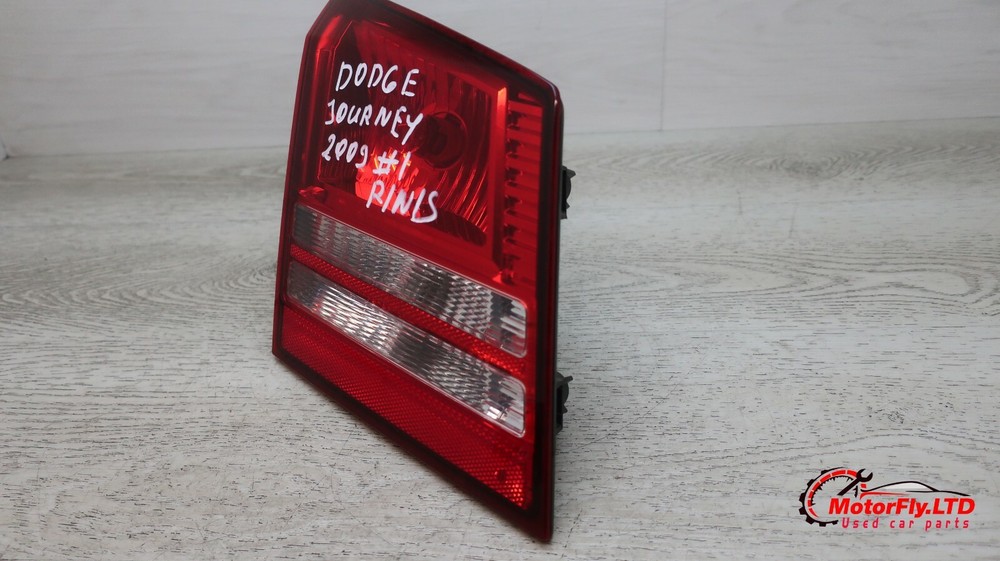 2009 DODGE JOURNEY PASSENGER LEFT SIDE TAILGATE INNER REAR LIGHT 04806369AB