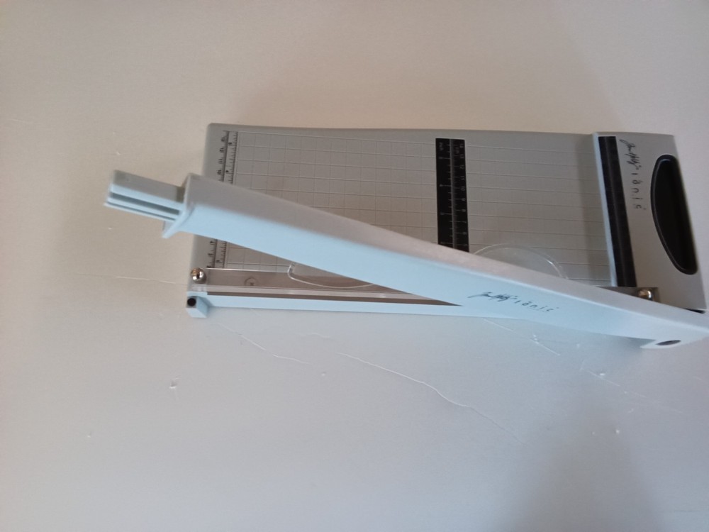 Tm Holtz Ionic paper cutter