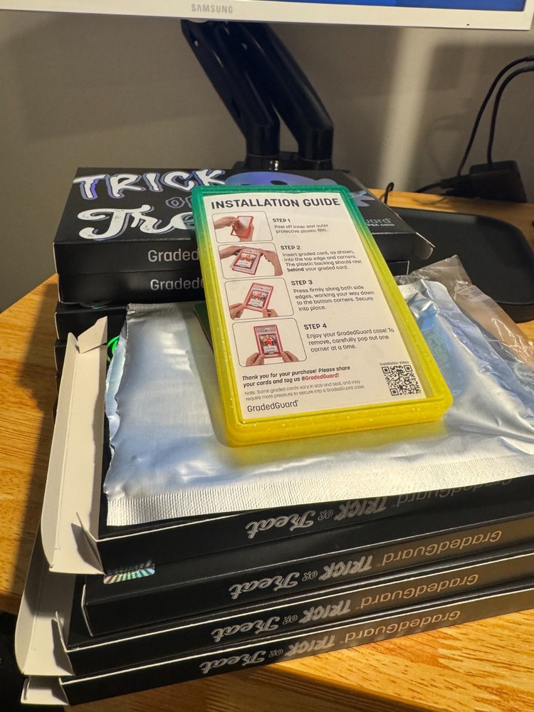 GradedGuard Trick Or Treat Pumpkin PSA Graded Card Protector (PYTHON ERROR)