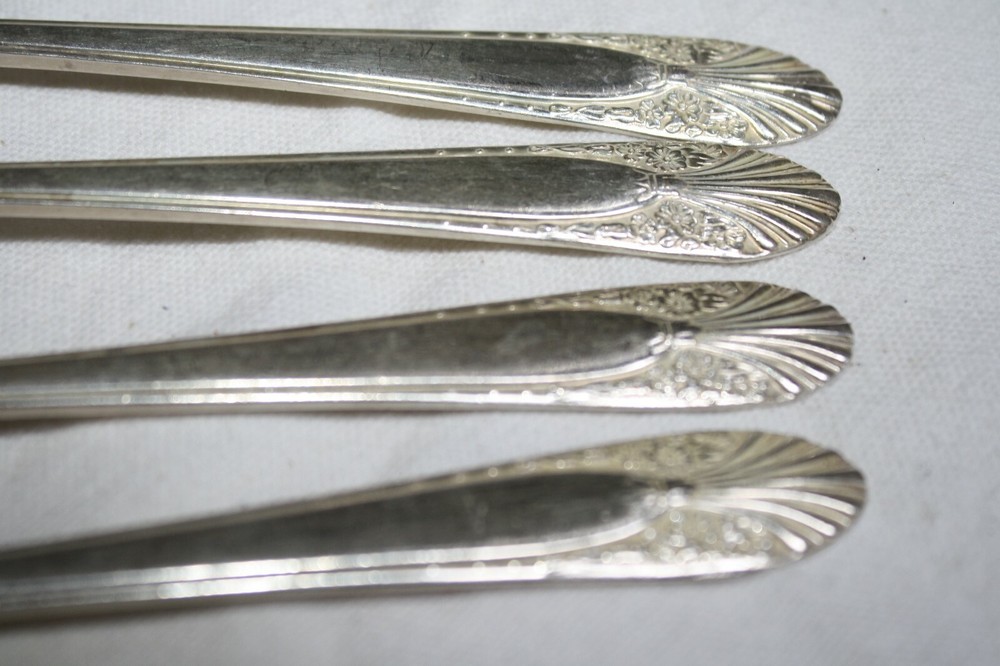 CROWN SILVER PLATED FLATWARE "RADIANCE" PATTERN (4) GRILLE FORKS 7.5"