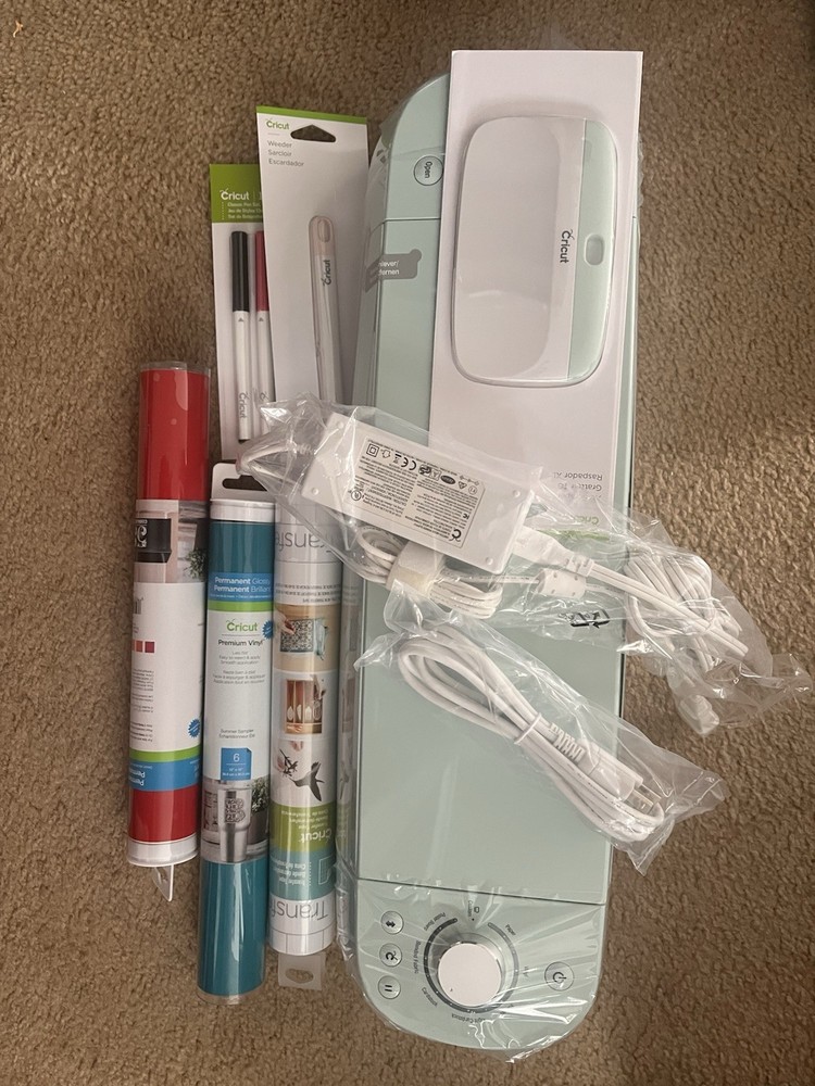 Cricut Explore Air 2 Electronic Die Cutting Machine Bundle