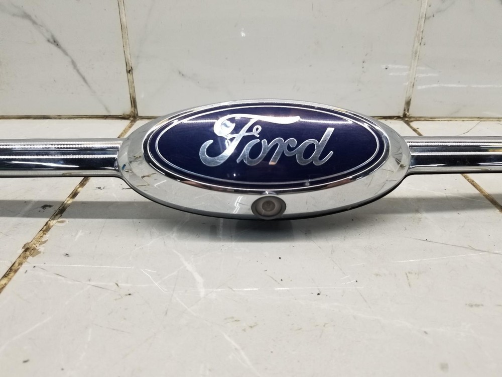 2015 FORD TAURUS CHROME FINISH PANEL W/ CAMERA #007574