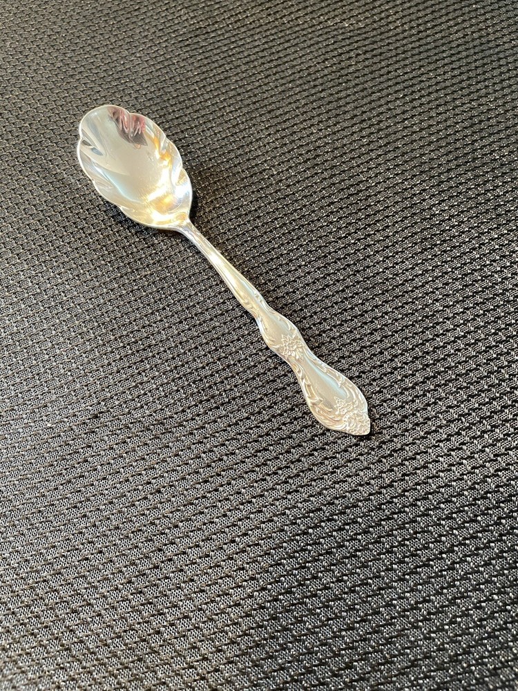 Wm Rogers BEVERLY MANOR Silver Plated Sugar Shell Spoon 5 7/8”