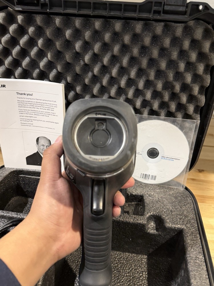 FLIR E5 THERMAL IMAGING CAMERA W/ BATTERY & CHARGER - SHIPS FAST