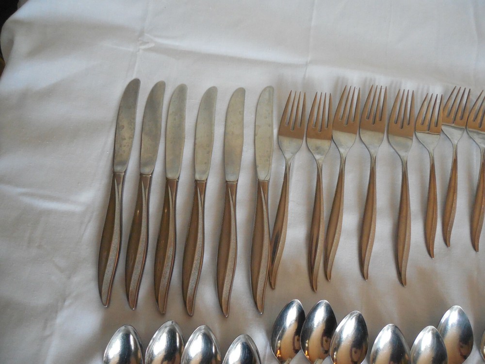 Oneida craft deluxe stainless flatware Textured 35 pcs