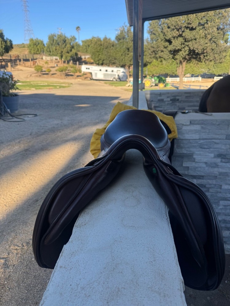 Amerigo Jumping Saddle 17.5 - Medium Wide - Great Condition